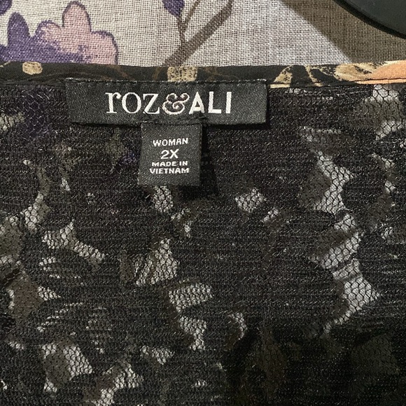 Dressy floral top - Picture 3 of 4